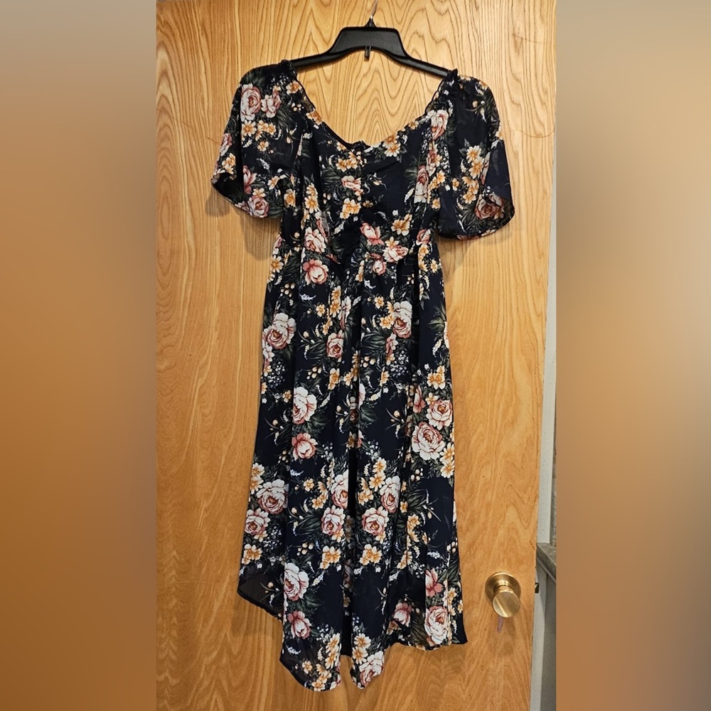 BloomChic Floral ruffle flutter sleeve midi dress. Navy background. Size 10. NWT - Picture 2 of 8